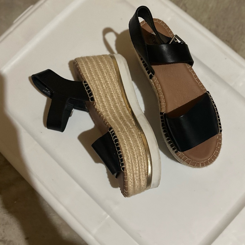 GENTLY WORN- Size 7.5M black and gold Steve Madden Platform Sandals